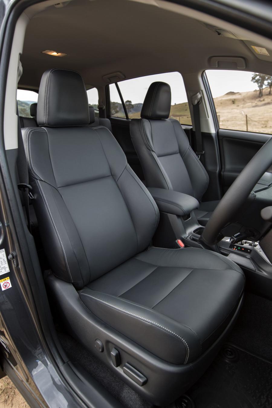Интерьер Toyota RAV4 2015 года  (AU) (фото 12 из 22)